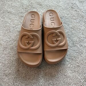 Platform Gucci Sandals . Bought from Gucci store. Size 37! Worn 2 times!!
